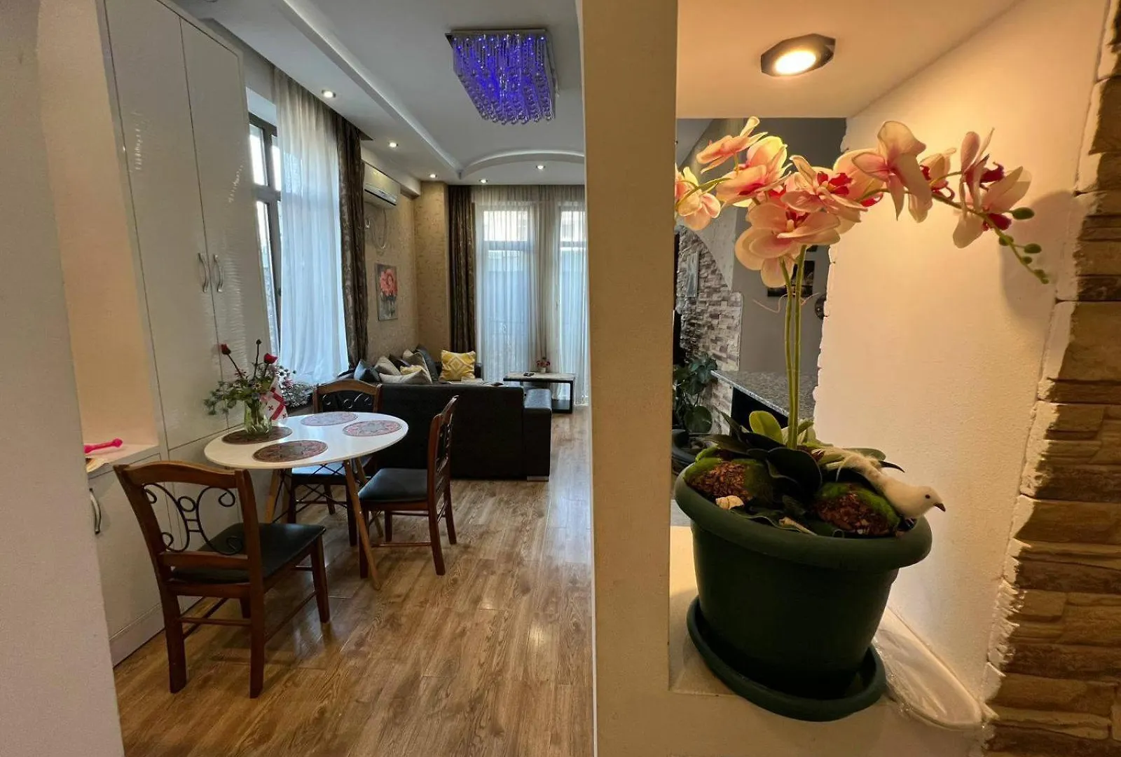 Apartment In Old Tbilisi contacts